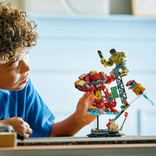 LEGO MARVEL - BATALLA LEGENDARIA: HULKBUSTER VS HULK